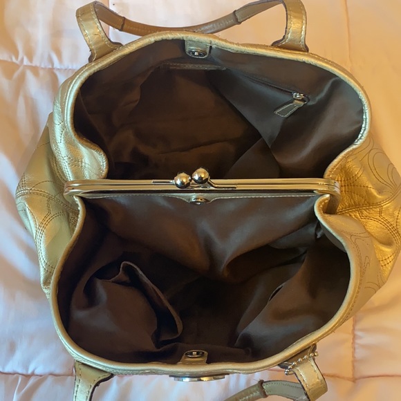 Coach Gold Metallic Leather signature handbag - Picture 5 of 10